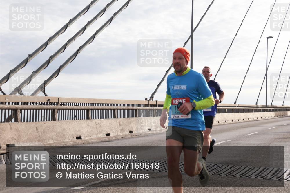 03.10.2024 - Köhlbrandbrückenlauf Matties Gatica Varas http://msf.ph/oto/7169648 03.10.2024 09:21:02 Position 2  meine-sportfotos.de