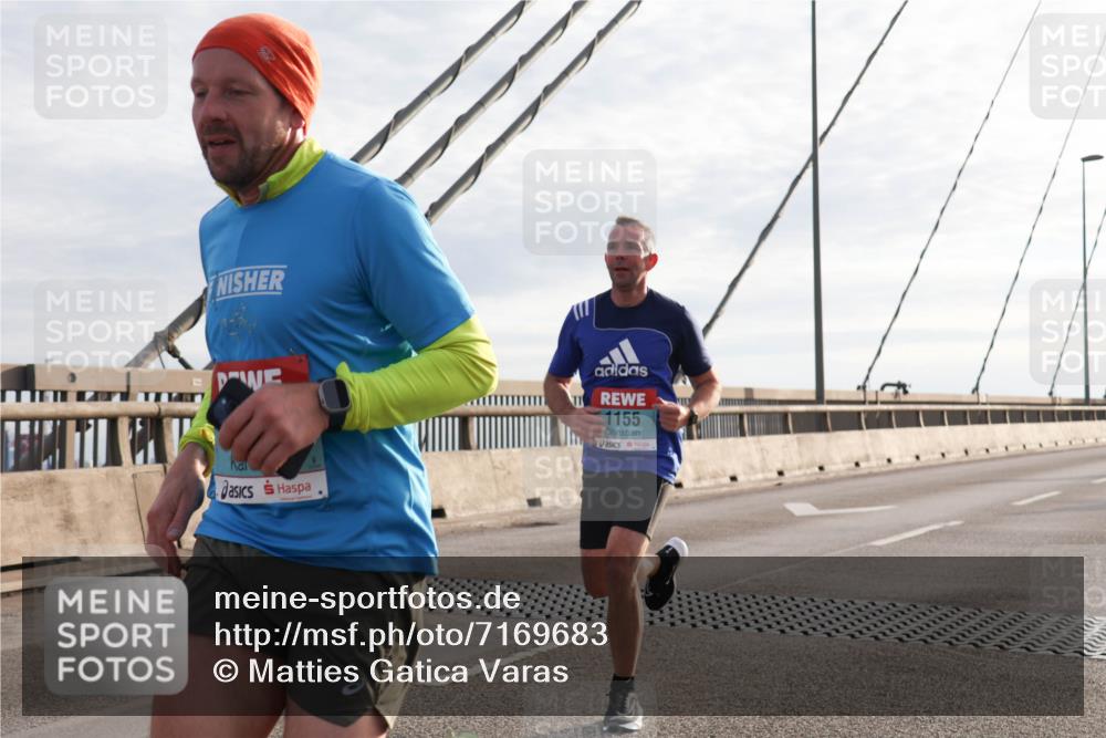 03.10.2024 - Köhlbrandbrückenlauf Matties Gatica Varas http://msf.ph/oto/7169683 03.10.2024 09:21:02 Position 2 1155 meine-sportfotos.de