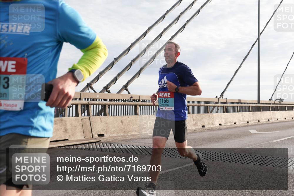 03.10.2024 - Köhlbrandbrückenlauf Matties Gatica Varas http://msf.ph/oto/7169703 03.10.2024 09:21:03 Position 2 13, 35, 1155 meine-sportfotos.de