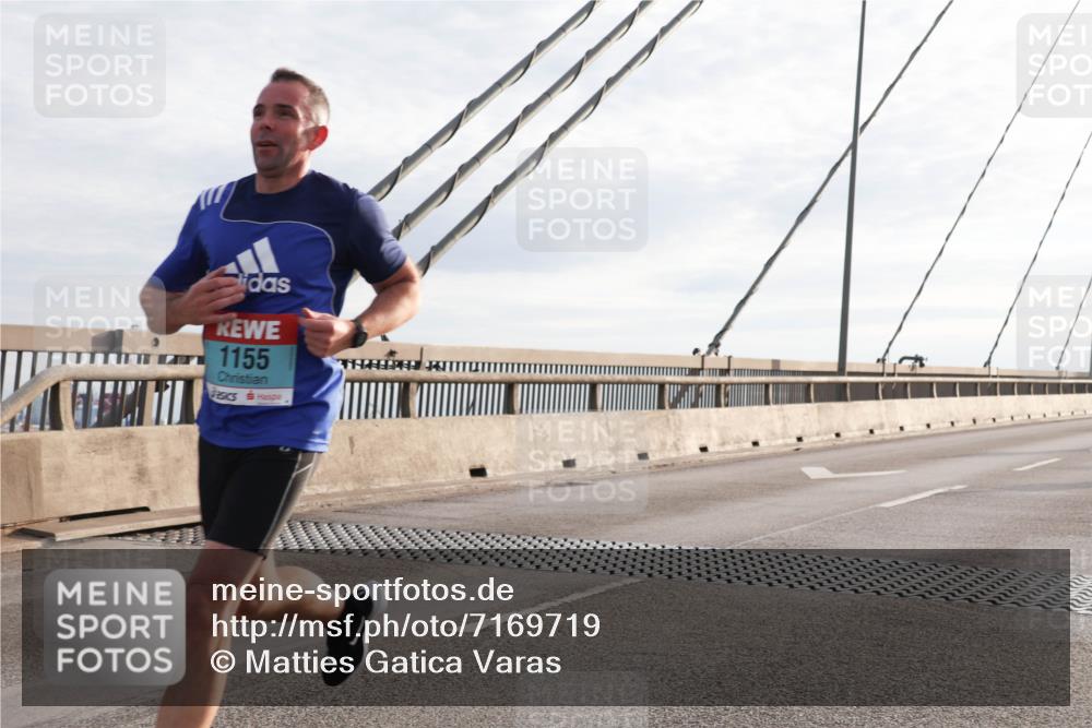 03.10.2024 - Köhlbrandbrückenlauf Matties Gatica Varas http://msf.ph/oto/7169719 03.10.2024 09:21:03 Position 2 1155 meine-sportfotos.de