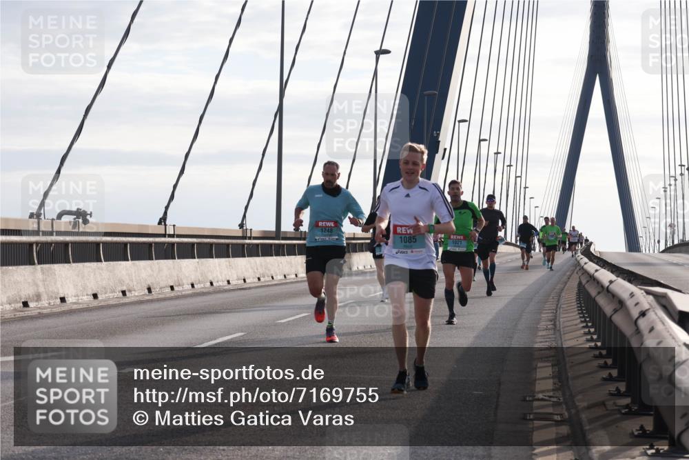 03.10.2024 - Köhlbrandbrückenlauf Matties Gatica Varas http://msf.ph/oto/7169755 03.10.2024 09:21:05 Position 2 1248, 1085, 1021 meine-sportfotos.de