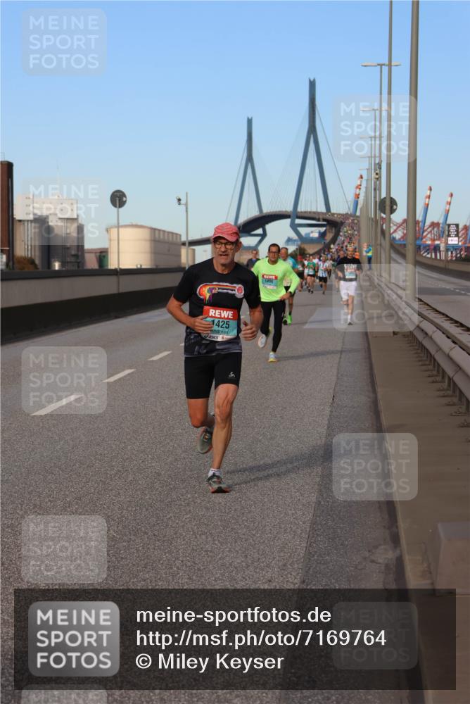 03.10.2024 - Köhlbrandbrückenlauf Miley Keyser http://msf.ph/oto/7169764 03.10.2024 09:44:30 Position 3 1425, 1496 meine-sportfotos.de