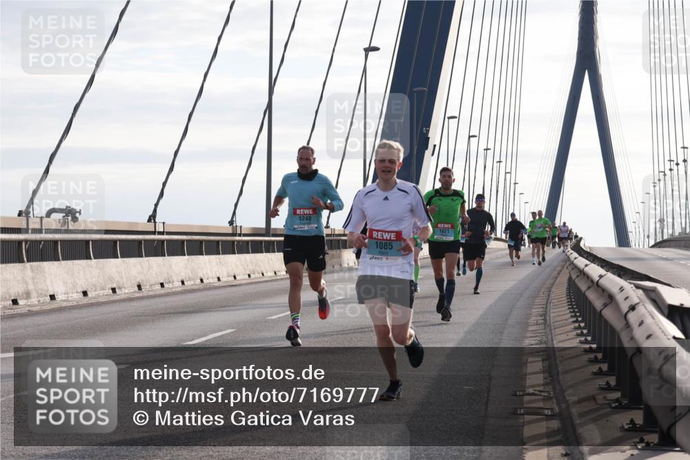 03.10.2024 - Köhlbrandbrückenlauf Matties Gatica Varas http://msf.ph/oto/7169777 03.10.2024 09:21:05 Position 2 1248, 1085, 1021 meine-sportfotos.de