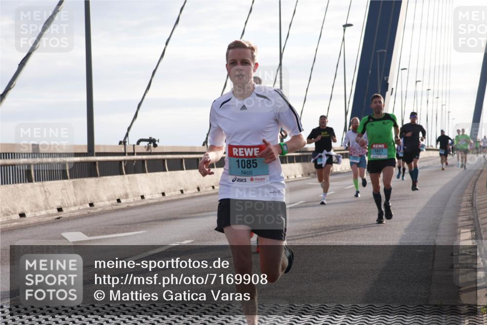 03.10.2024 - Köhlbrandbrückenlauf Matties Gatica Varas http://msf.ph/oto/7169908 03.10.2024 09:21:06 Position 2 1085, 1021 meine-sportfotos.de