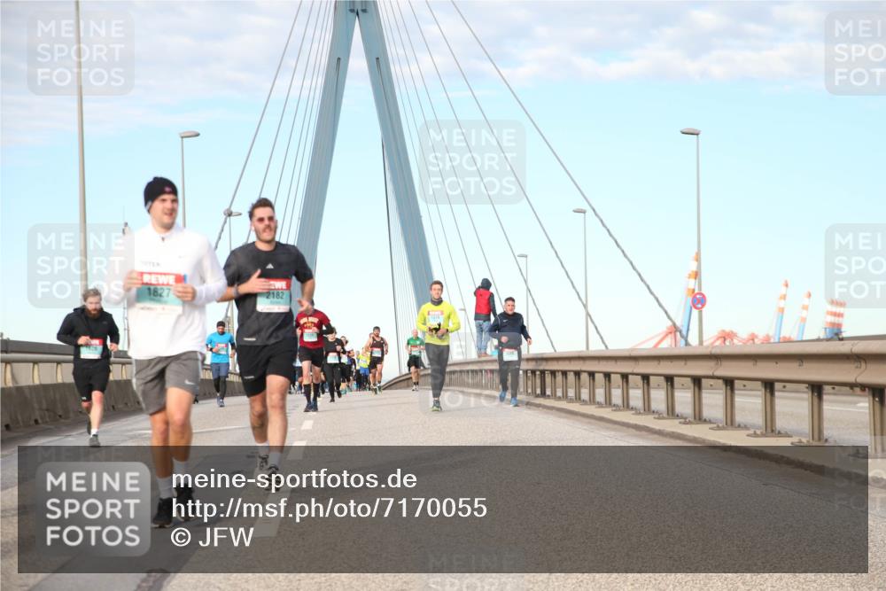 03.10.2024 - Köhlbrandbrückenlauf Jannik Wohlers http://msf.ph/oto/7170055 03.10.2024 09:42:16 Position 2 1827, 2182 meine-sportfotos.de
