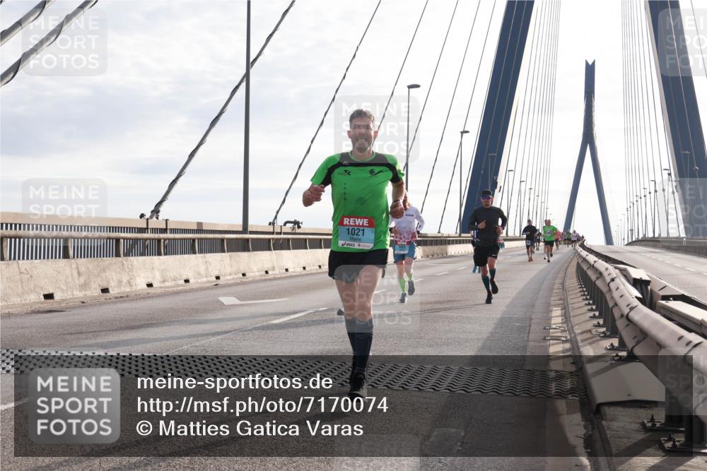 03.10.2024 - Köhlbrandbrückenlauf Matties Gatica Varas http://msf.ph/oto/7170074 03.10.2024 09:21:09 Position 2 1021 meine-sportfotos.de