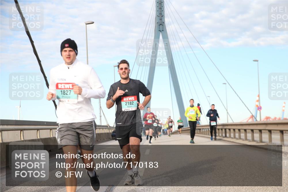 03.10.2024 - Köhlbrandbrückenlauf Jannik Wohlers http://msf.ph/oto/7170183 03.10.2024 09:42:18 Position 2 1827, 2182 meine-sportfotos.de