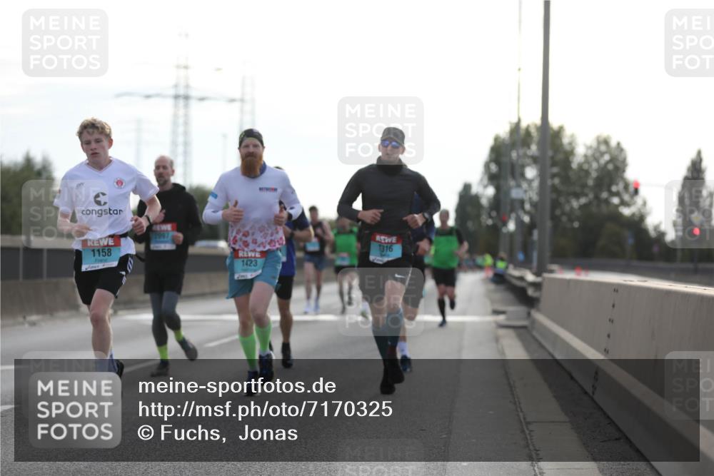 03.10.2024 - Köhlbrandbrückenlauf Fuchs,  Jonas http://msf.ph/oto/7170325 03.10.2024 09:11:48 Position 3 2097, 1158, 1423, 1316 meine-sportfotos.de
