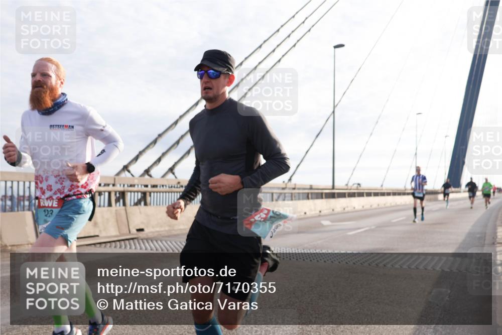 03.10.2024 - Köhlbrandbrückenlauf Matties Gatica Varas http://msf.ph/oto/7170355 03.10.2024 09:21:13 Position 2 123 meine-sportfotos.de