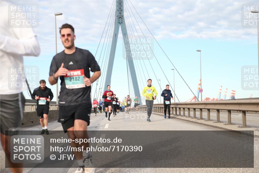 03.10.2024 - Köhlbrandbrückenlauf Jannik Wohlers http://msf.ph/oto/7170390 03.10.2024 09:42:18 Position 2 1626, 2182, 1574 meine-sportfotos.de