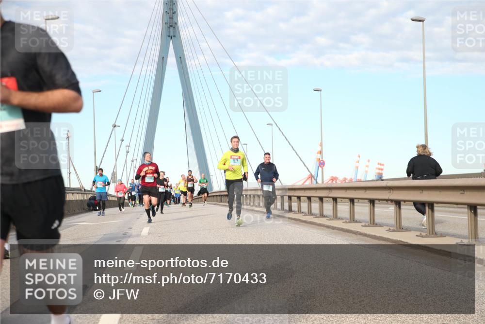 03.10.2024 - Köhlbrandbrückenlauf Jannik Wohlers http://msf.ph/oto/7170433 03.10.2024 09:42:19 Position 2 1574 meine-sportfotos.de