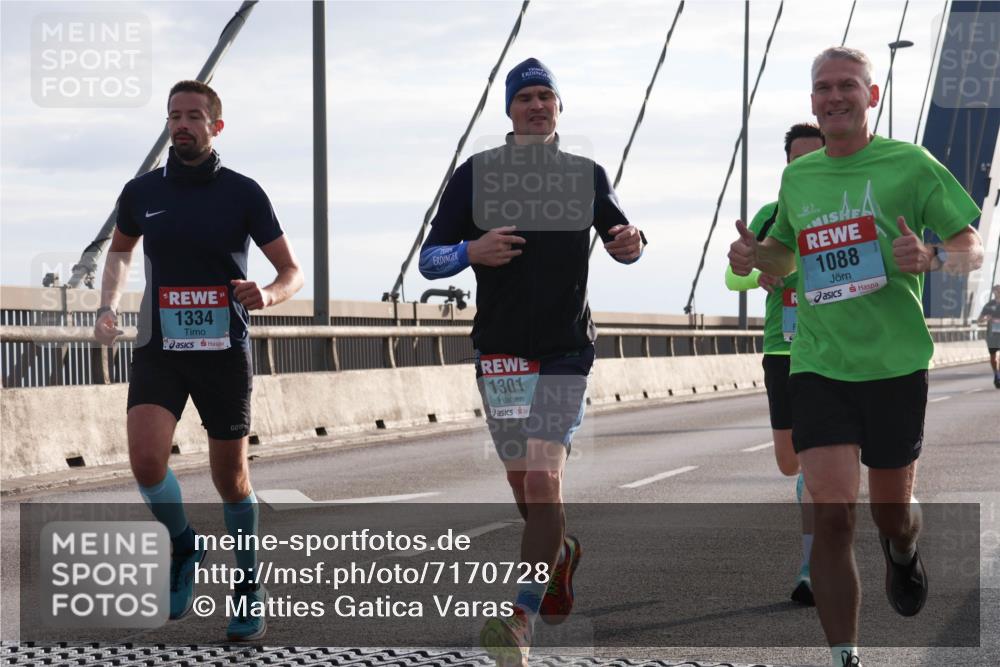 03.10.2024 - Köhlbrandbrückenlauf Matties Gatica Varas http://msf.ph/oto/7170728 03.10.2024 09:21:19 Position 2 1334, 1301, 1088 meine-sportfotos.de