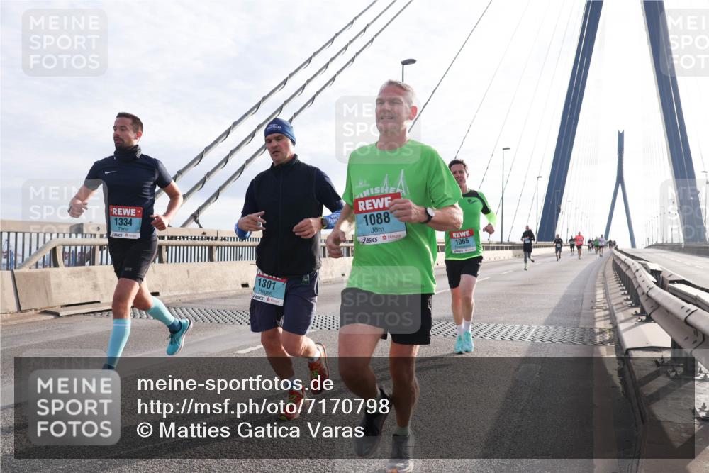 03.10.2024 - Köhlbrandbrückenlauf Matties Gatica Varas http://msf.ph/oto/7170798 03.10.2024 09:21:21 Position 2 1334, 1301, 1088, 1065 meine-sportfotos.de