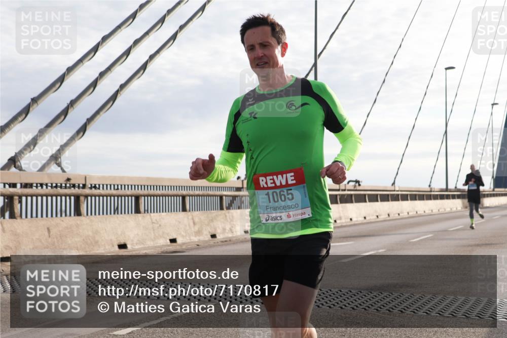 03.10.2024 - Köhlbrandbrückenlauf Matties Gatica Varas http://msf.ph/oto/7170817 03.10.2024 09:21:21 Position 2 1065 meine-sportfotos.de