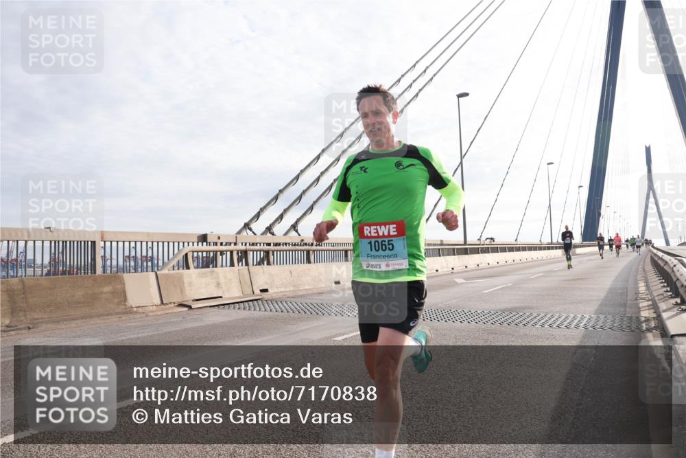 03.10.2024 - Köhlbrandbrückenlauf Matties Gatica Varas http://msf.ph/oto/7170838 03.10.2024 09:21:22 Position 2 1065 meine-sportfotos.de