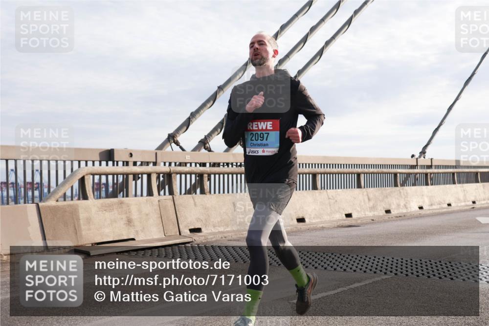 03.10.2024 - Köhlbrandbrückenlauf Matties Gatica Varas http://msf.ph/oto/7171003 03.10.2024 09:21:26 Position 2 2097 meine-sportfotos.de