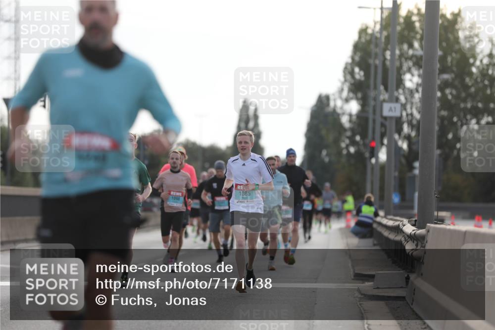 03.10.2024 - Köhlbrandbrückenlauf Fuchs,  Jonas http://msf.ph/oto/7171138 03.10.2024 09:12:01 Position 3 1085, 1098, 1 meine-sportfotos.de