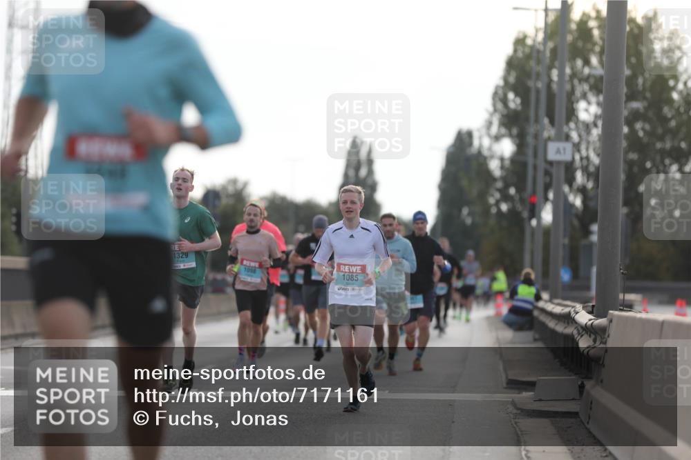 03.10.2024 - Köhlbrandbrückenlauf Fuchs,  Jonas http://msf.ph/oto/7171161 03.10.2024 09:12:01 Position 3 1329, 1098, 1085, 1 meine-sportfotos.de