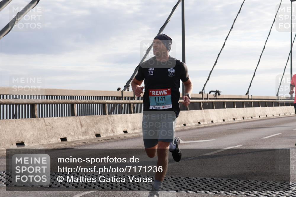 03.10.2024 - Köhlbrandbrückenlauf Matties Gatica Varas http://msf.ph/oto/7171236 03.10.2024 09:21:29 Position 2 1141 meine-sportfotos.de