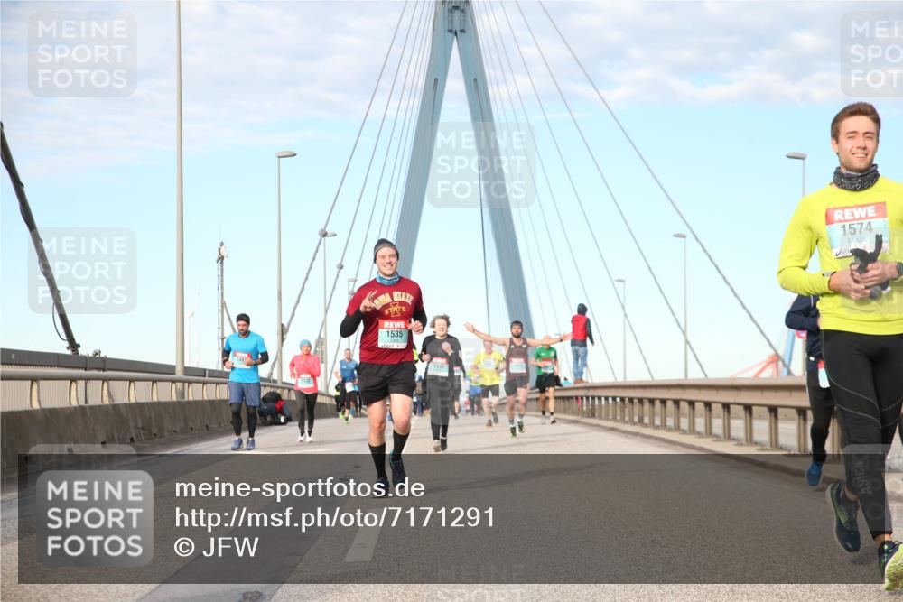 03.10.2024 - Köhlbrandbrückenlauf Jannik Wohlers http://msf.ph/oto/7171291 03.10.2024 09:42:21 Position 2 148, 1535, 1490, 1451, 1574 meine-sportfotos.de