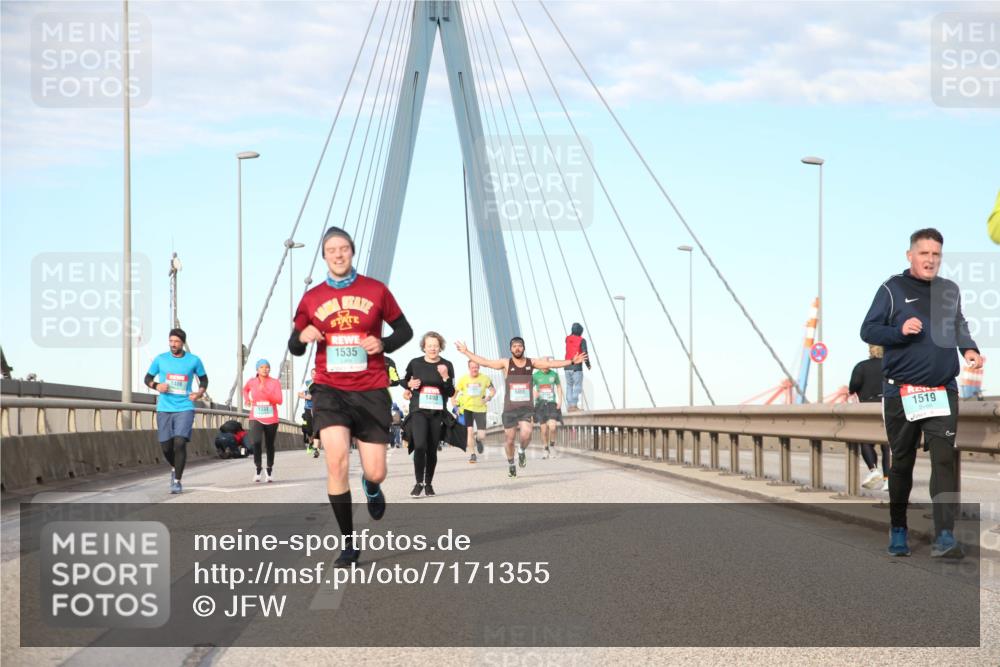 03.10.2024 - Köhlbrandbrückenlauf Jannik Wohlers http://msf.ph/oto/7171355 03.10.2024 09:42:22 Position 2 1535, 1490, 1451, 1519 meine-sportfotos.de