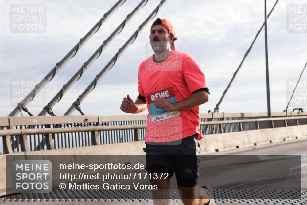 03.10.2024 - Köhlbrandbrückenlauf Matties Gatica Varas http://msf.ph/oto/7171372 03.10.2024 09:21:32 Position 2  meine-sportfotos.de