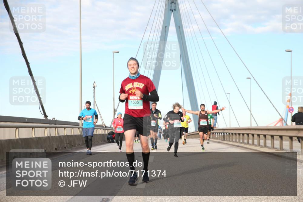 03.10.2024 - Köhlbrandbrückenlauf Jannik Wohlers http://msf.ph/oto/7171374 03.10.2024 09:42:22 Position 2 1333, 1535, 1490, 1451 meine-sportfotos.de