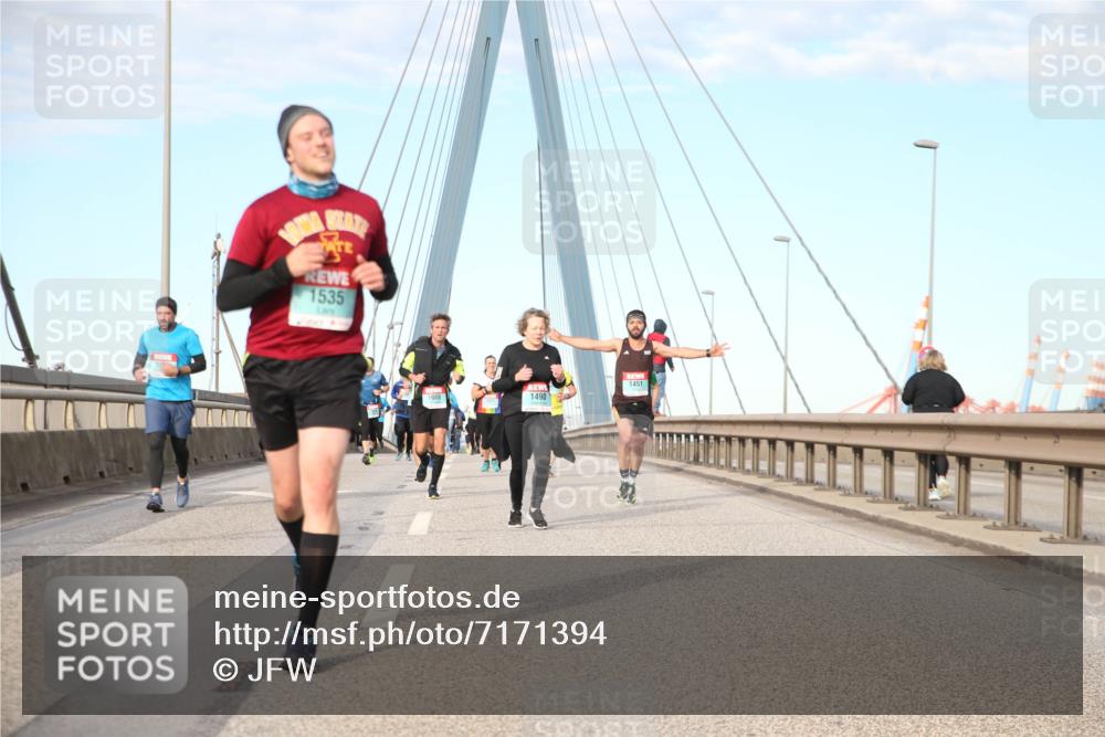 03.10.2024 - Köhlbrandbrückenlauf Jannik Wohlers http://msf.ph/oto/7171394 03.10.2024 09:42:23 Position 2 1535, 1989, 1490, 1451 meine-sportfotos.de