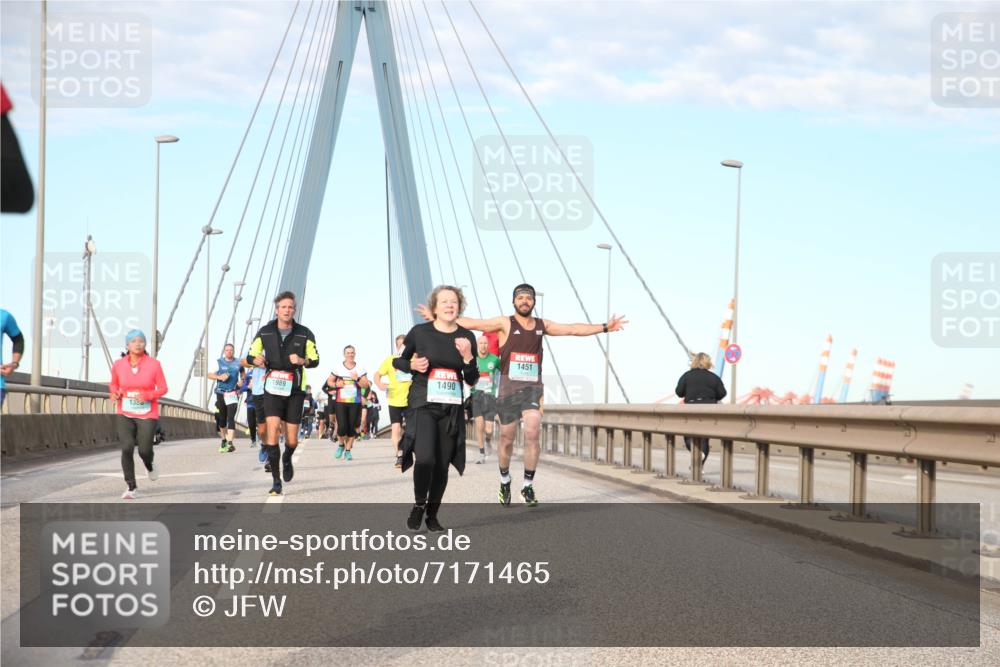 03.10.2024 - Köhlbrandbrückenlauf Jannik Wohlers http://msf.ph/oto/7171465 03.10.2024 09:42:24 Position 2 1451, 1490, 1989 meine-sportfotos.de