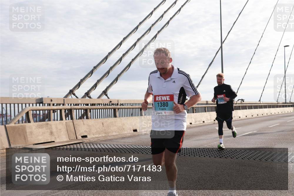03.10.2024 - Köhlbrandbrückenlauf Matties Gatica Varas http://msf.ph/oto/7171483 03.10.2024 09:21:35 Position 2 1380, 3399 meine-sportfotos.de
