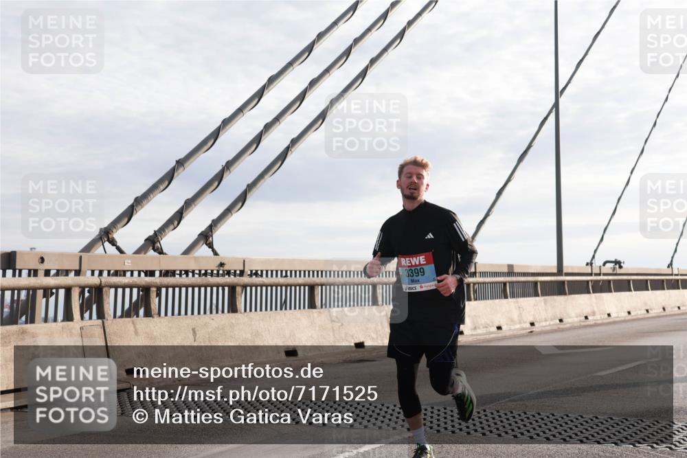 03.10.2024 - Köhlbrandbrückenlauf Matties Gatica Varas http://msf.ph/oto/7171525 03.10.2024 09:21:36 Position 2 3399 meine-sportfotos.de