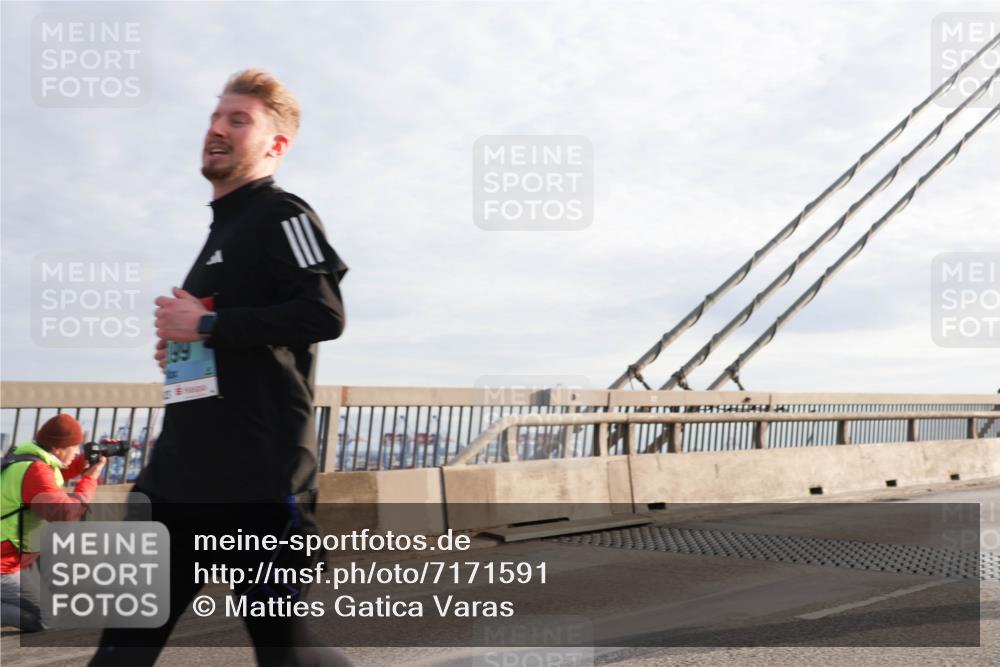 03.10.2024 - Köhlbrandbrückenlauf Matties Gatica Varas http://msf.ph/oto/7171591 03.10.2024 09:21:37 Position 2  meine-sportfotos.de