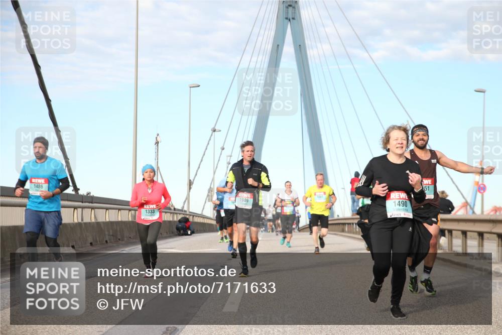 03.10.2024 - Köhlbrandbrückenlauf Jannik Wohlers http://msf.ph/oto/7171633 03.10.2024 09:42:25 Position 2 1561, 1486, 1989, 1333, 1490, 51 meine-sportfotos.de
