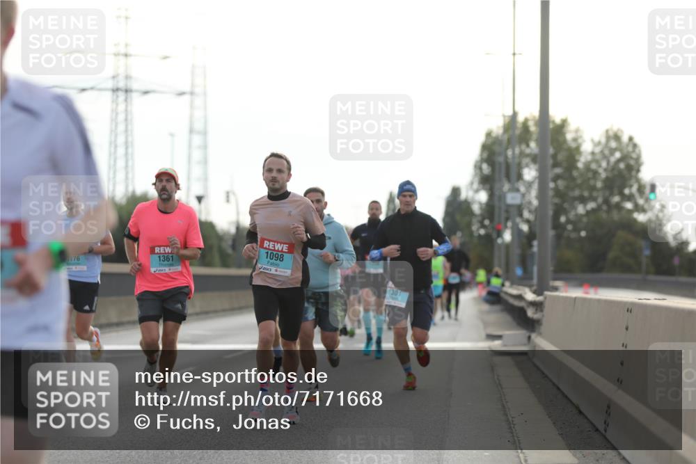 03.10.2024 - Köhlbrandbrückenlauf Fuchs,  Jonas http://msf.ph/oto/7171668 03.10.2024 09:12:07 Position 3 1361, 1098, 176, 1301 meine-sportfotos.de