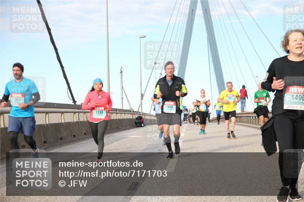 03.10.2024 - Köhlbrandbrückenlauf Jannik Wohlers http://msf.ph/oto/7171703 03.10.2024 09:42:26 Position 2 1486, 1989, 1333, 1561, 1490 meine-sportfotos.de