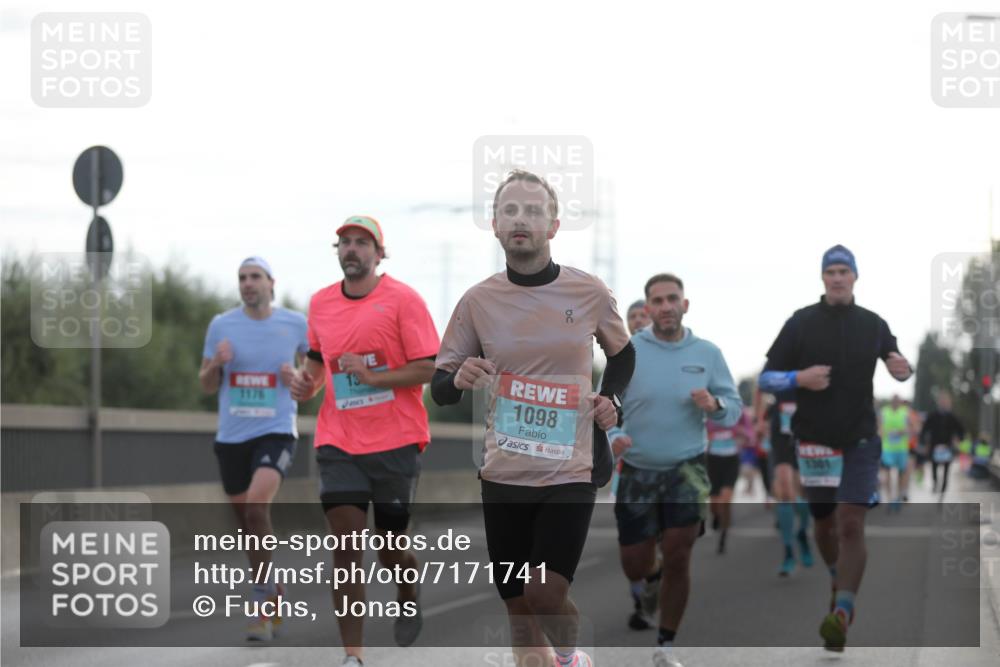 03.10.2024 - Köhlbrandbrückenlauf Fuchs,  Jonas http://msf.ph/oto/7171741 03.10.2024 09:12:08 Position 3 1176, 1098, 1301 meine-sportfotos.de