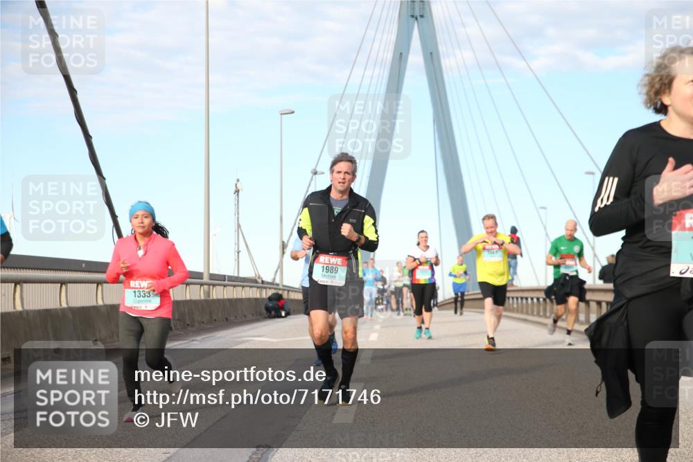 03.10.2024 - Köhlbrandbrückenlauf Jannik Wohlers http://msf.ph/oto/7171746 03.10.2024 09:42:26 Position 2 1333, 1989, 1561 meine-sportfotos.de