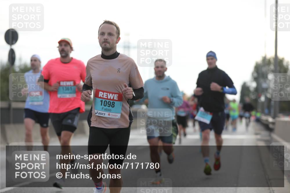 03.10.2024 - Köhlbrandbrückenlauf Fuchs,  Jonas http://msf.ph/oto/7171780 03.10.2024 09:12:09 Position 3 1361, 1098 meine-sportfotos.de