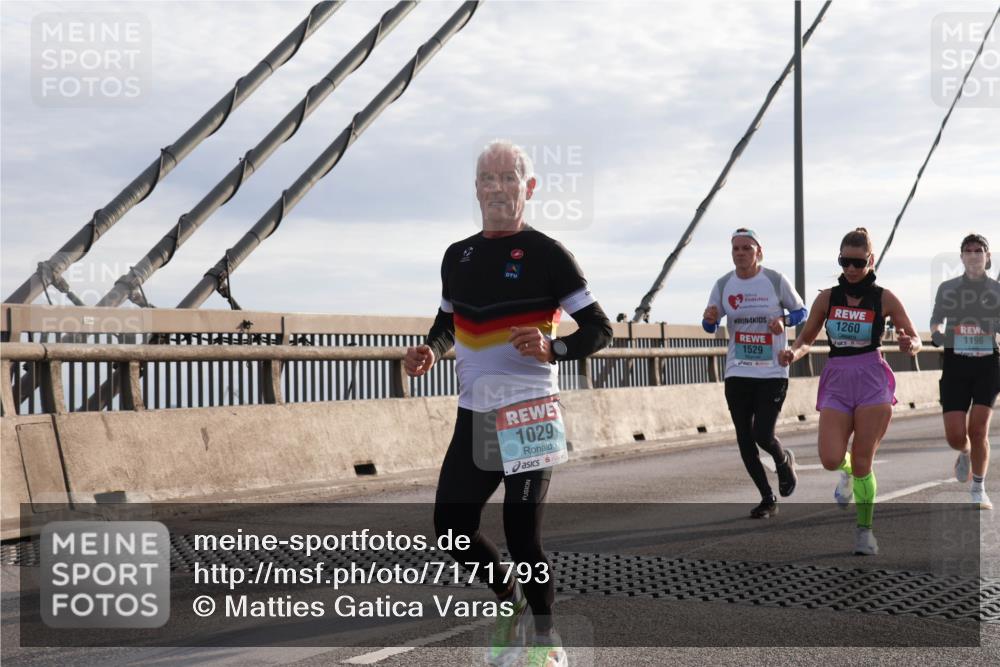 03.10.2024 - Köhlbrandbrückenlauf Matties Gatica Varas http://msf.ph/oto/7171793 03.10.2024 09:21:42 Position 2 1029, 4, 1529, 1260, 1198 meine-sportfotos.de