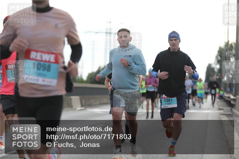 03.10.2024 - Köhlbrandbrückenlauf Fuchs,  Jonas http://msf.ph/oto/7171803 03.10.2024 09:12:09 Position 3 7, 13, 1098, 1301 meine-sportfotos.de