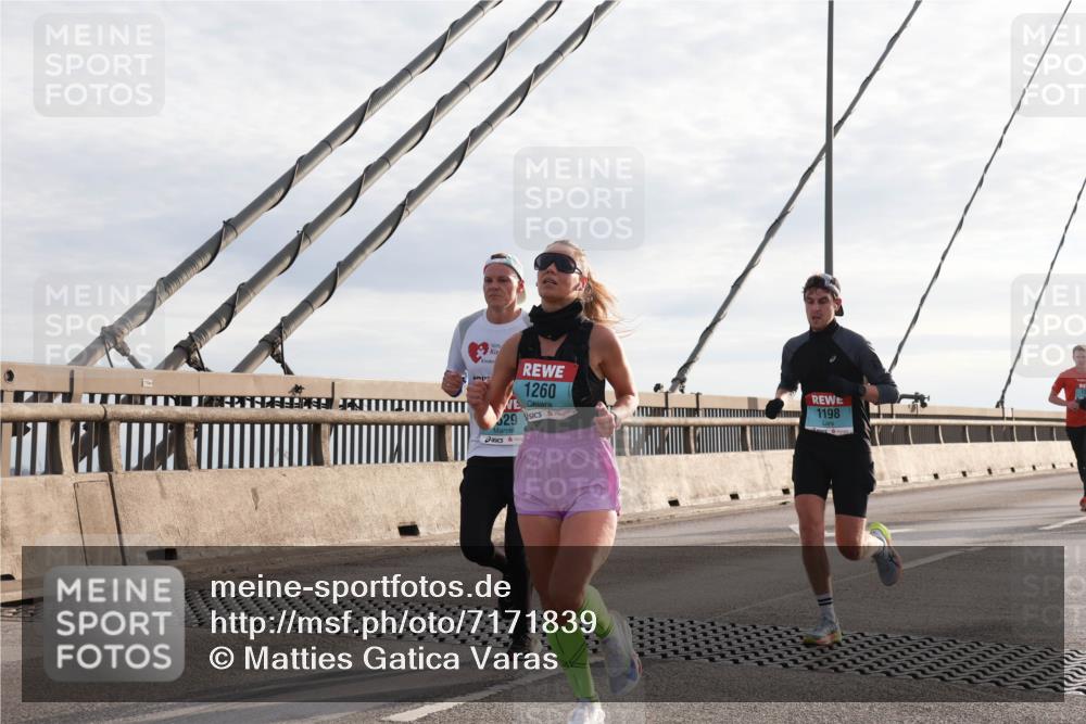 03.10.2024 - Köhlbrandbrückenlauf Matties Gatica Varas http://msf.ph/oto/7171839 03.10.2024 09:21:43 Position 2 1260, 29, 1198 meine-sportfotos.de