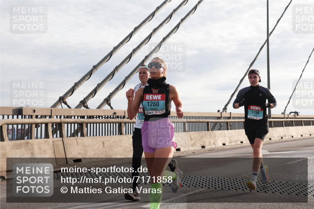 03.10.2024 - Köhlbrandbrückenlauf Matties Gatica Varas http://msf.ph/oto/7171858 03.10.2024 09:21:43 Position 2 15, 1260, 1198, 262766 meine-sportfotos.de