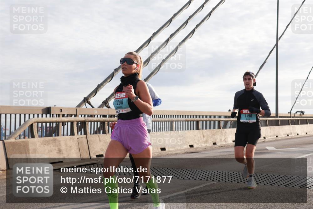 03.10.2024 - Köhlbrandbrückenlauf Matties Gatica Varas http://msf.ph/oto/7171877 03.10.2024 09:21:43 Position 2 1260, 1198 meine-sportfotos.de