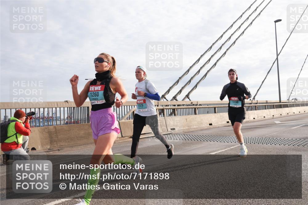 03.10.2024 - Köhlbrandbrückenlauf Matties Gatica Varas http://msf.ph/oto/7171898 03.10.2024 09:21:44 Position 2 1260, 1529, 1198 meine-sportfotos.de