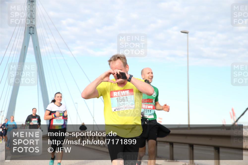 03.10.2024 - Köhlbrandbrückenlauf Jannik Wohlers http://msf.ph/oto/7171899 03.10.2024 09:42:30 Position 2 1517, 1561, 2311 meine-sportfotos.de