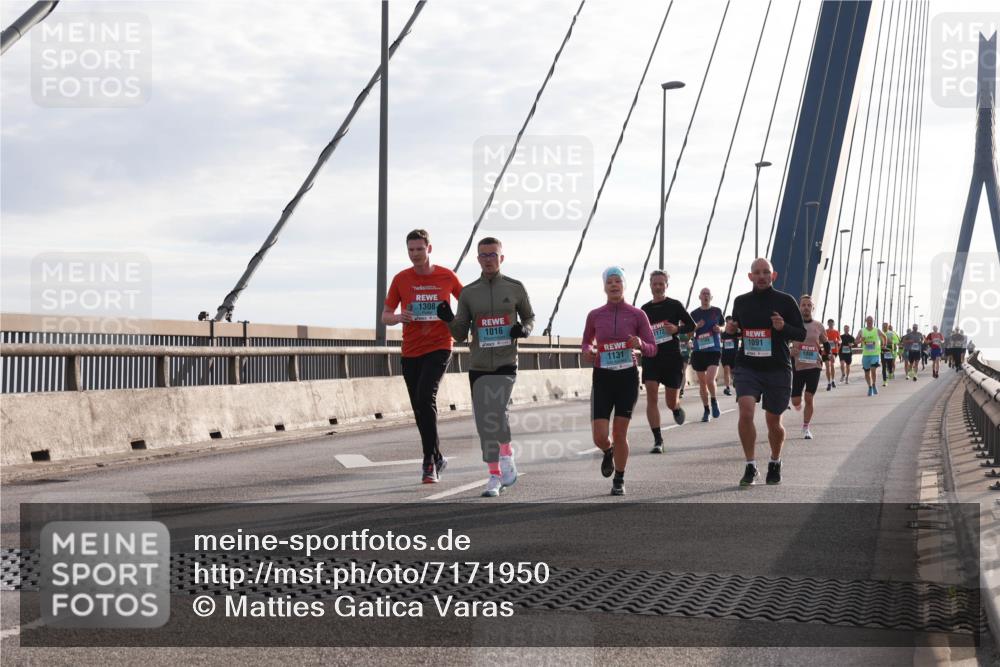 03.10.2024 - Köhlbrandbrückenlauf Matties Gatica Varas http://msf.ph/oto/7171950 03.10.2024 09:21:45 Position 2 1308, 1016, 1172, 1131, 1091 meine-sportfotos.de