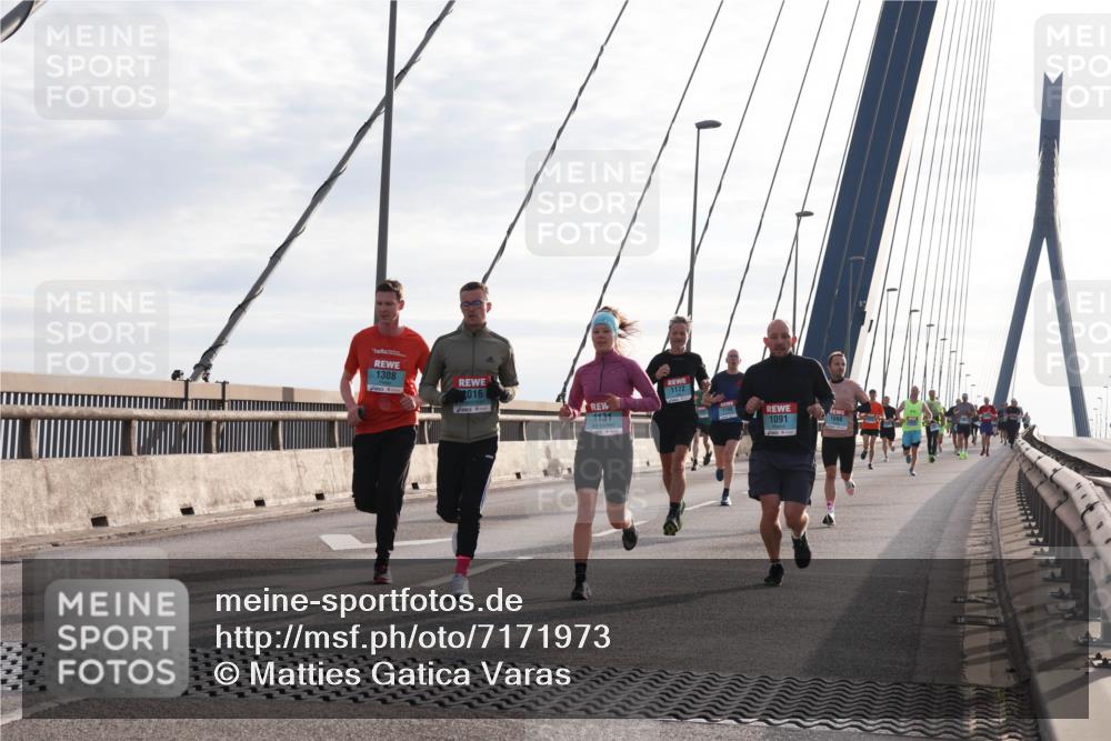03.10.2024 - Köhlbrandbrückenlauf Matties Gatica Varas http://msf.ph/oto/7171973 03.10.2024 09:21:45 Position 2 1308, 016, 1172, 1131, 1091 meine-sportfotos.de