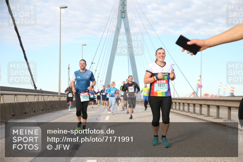 03.10.2024 - Köhlbrandbrückenlauf Jannik Wohlers http://msf.ph/oto/7171991 03.10.2024 09:42:31 Position 2 2415, 1958, 1517 meine-sportfotos.de
