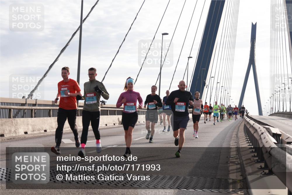 03.10.2024 - Köhlbrandbrückenlauf Matties Gatica Varas http://msf.ph/oto/7171993 03.10.2024 09:21:45 Position 2 1016, 1131, 1172, 1091, 1098 meine-sportfotos.de