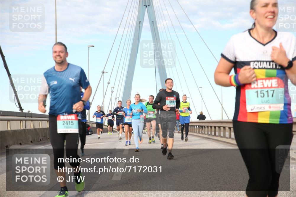 03.10.2024 - Köhlbrandbrückenlauf Jannik Wohlers http://msf.ph/oto/7172031 03.10.2024 09:42:32 Position 2 2415, 1427, 2902, 1958, 1517 meine-sportfotos.de